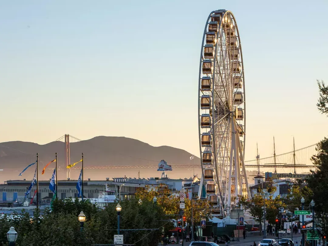 Image of SkyStar Ferris Wheel in 渔人码头. .我是