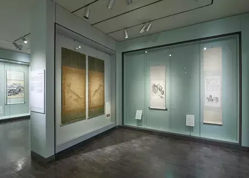 The Asian Art Museum's current exhibition, "Deites, 由agons, and Legends".