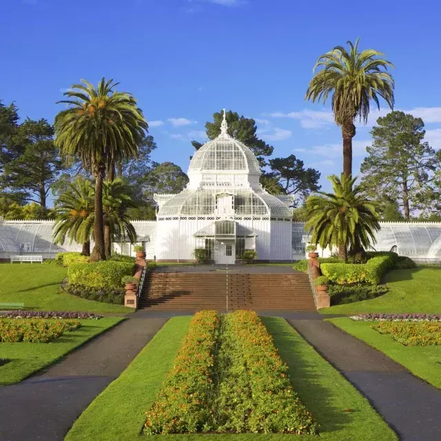 Vue extérieure du Conservatoire des Fleurs de San Francisco.